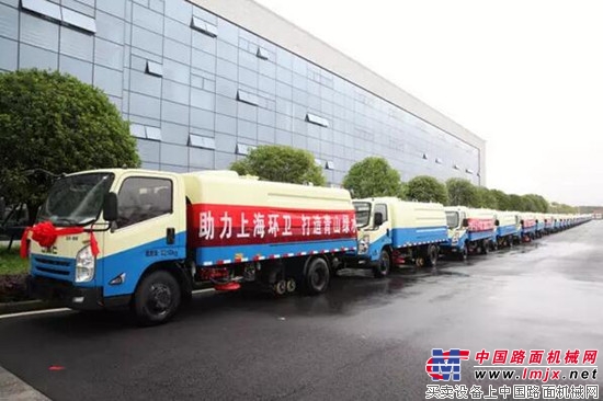 中联重科亿元环卫装备起程发往上海、天津