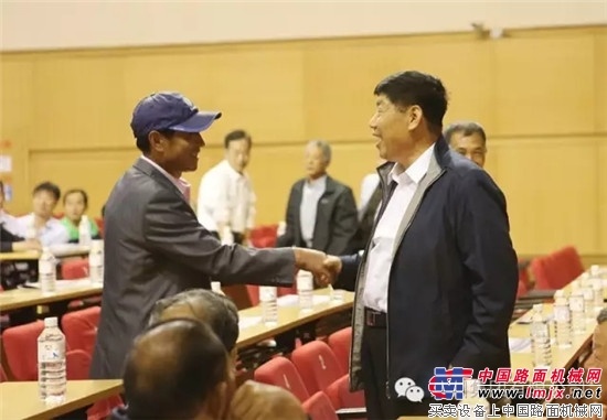 方圆集团举行老职工座谈会