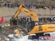 西藏然烏大橋衝斷，柳工機械現場水中救援