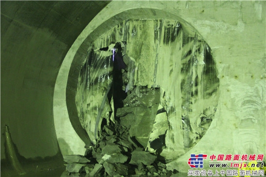 重庆交建轨道环线5标工程区间隧道右线全线贯通