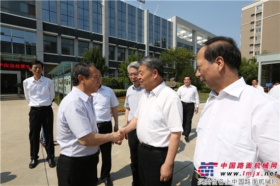 交通运输部党组书记、部长杨传堂一行调研徐工集团
