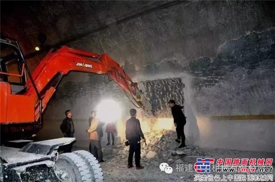 晋工轮挖助力黔江正阳隧道改造