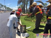 广东南沙新区明珠湾区工程八分部给工人送清凉