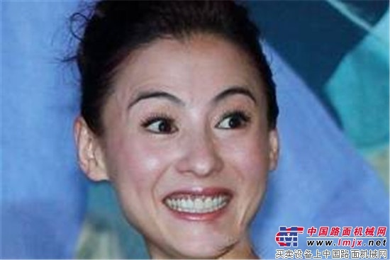 欧洲杯惊现三一挖掘机……