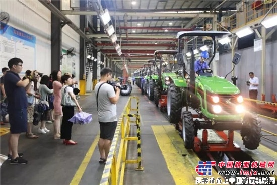 “‘端’行皖江”采访团走进中联重科