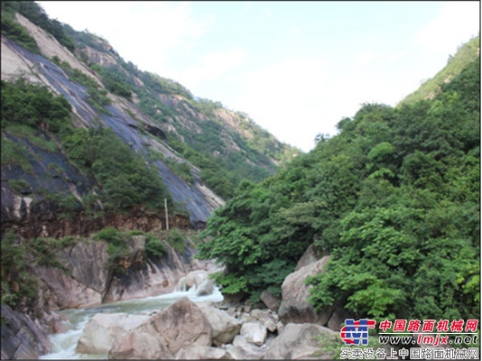 开山辟路！舞动在鄣山大峡谷里的玉柴小挖