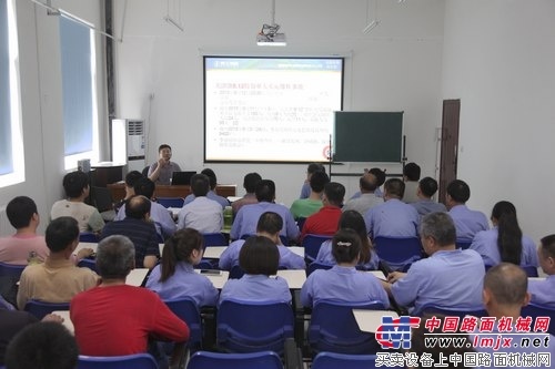 陕建机械举办安全知识培训