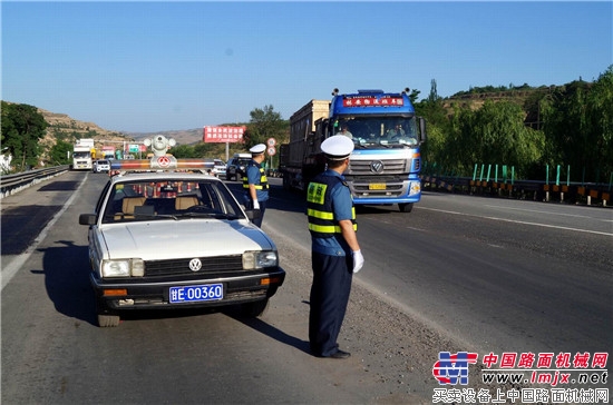 甘肅：甘穀高速公路路政中隊打好交通保障“組合拳”