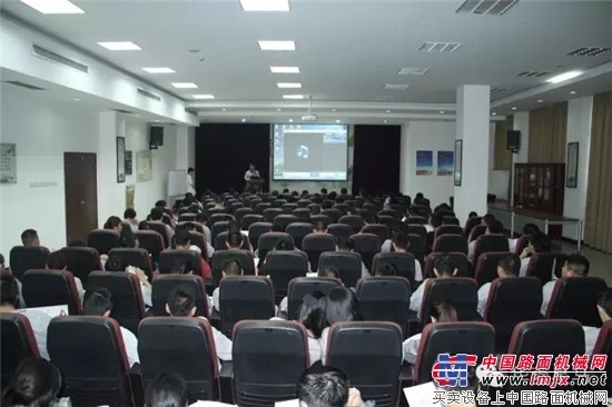 华菱星马集团第二期道德讲堂开讲