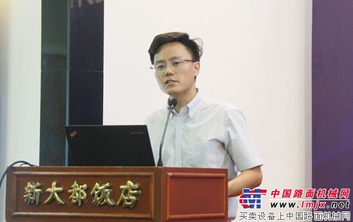 北京市环境保护局机动车排放管理处副处长艾毅