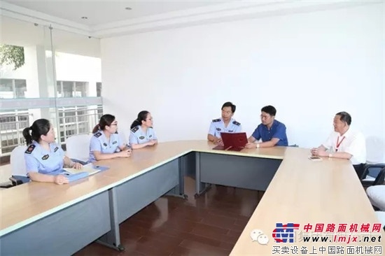海阳市市场监督管理局一行领导来金鼎酒业座谈交流