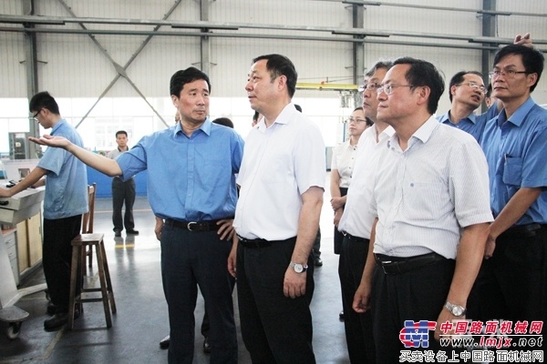 同济大学党委书记杨贤金到玉柴参观考察