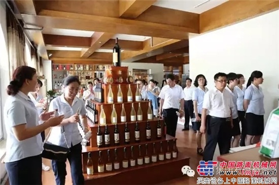 建设银行海阳支行一行来宾参观方圆集团