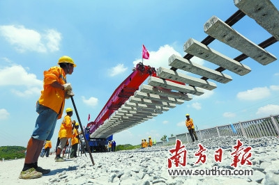 深茂铁路江茂段开始铺轨 2018年通车