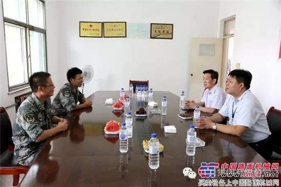 方圆集团“八一”建军节慰问驻地官兵