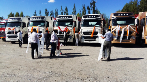 8台中國重汽T7H散裝水泥運輸車交付西藏當雄用戶