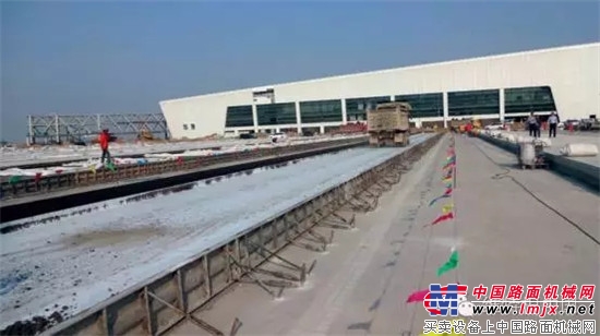 维特根SP 500滑模摊铺机在郑州机场的应用