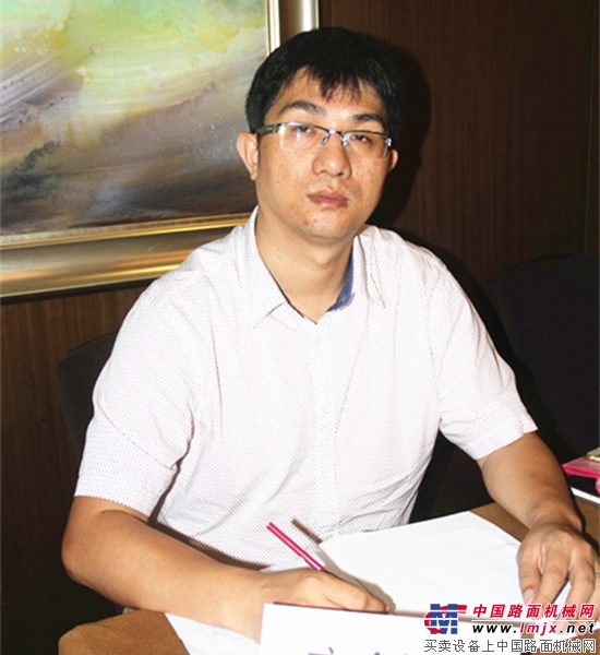中国工程机械工业协会筑路机械分会副秘书长方剑仙