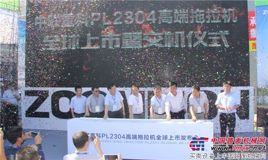 中联重科动力换挡拖拉机交付新疆用户获好评