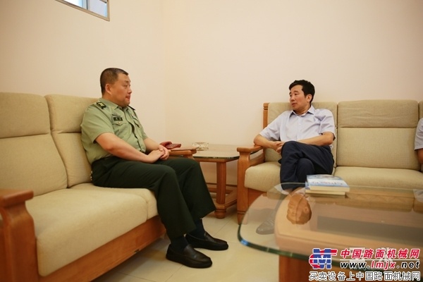 国防大学教授房兵到玉柴演讲