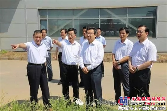 山东省商务厅副厅长阎兆万到山东常林集团调研