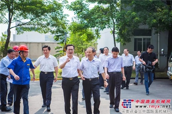 市委书记张国华勉励徐工：在全面振兴中勇于担当，勇挑重担