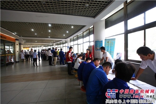 龙工组织员工参加上海市无偿献血活动