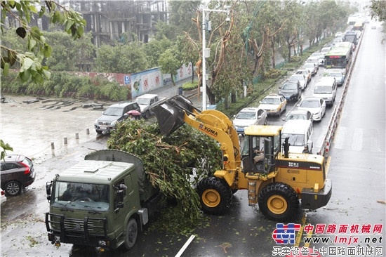 冲锋在前 厦工救援队多点出击连续奋战抢险