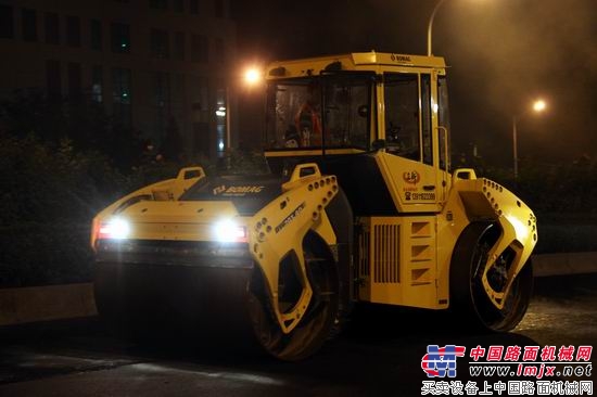 寶馬格雙鋼輪BW203AD壓路機成北京三環大修設備標配