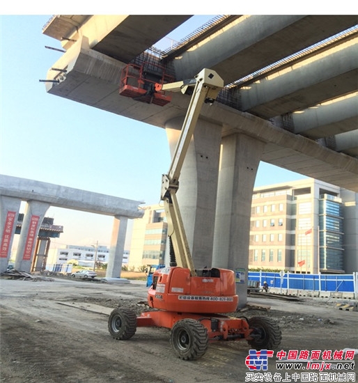 新时代的“造桥人”，捷尔杰 450A参建虹梅南路高架工程项目