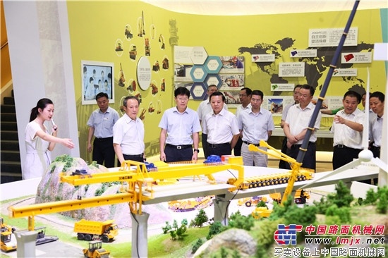 中国人民银行南京分行行长郭新明调研徐工