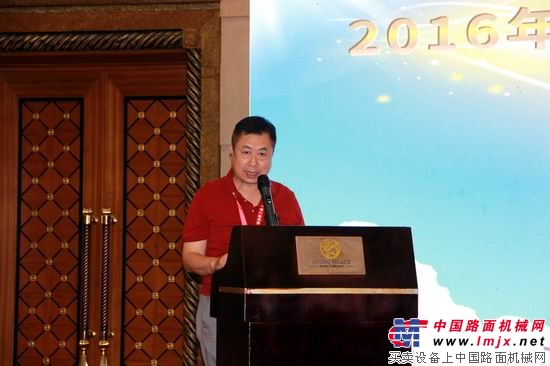 中国工程机械工业协会桩工机械分会会长刘元洪先生致辞