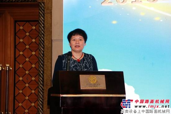 中国工程机械工业协会副秘书长尹晓荔做主题发言