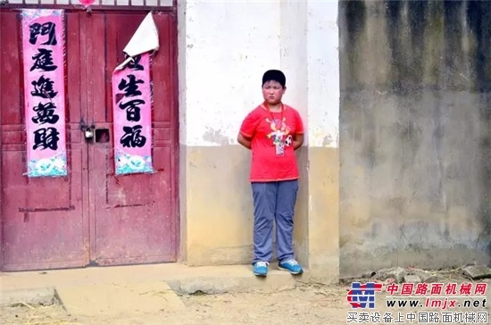 雷沃公益：走进留守儿童的生活