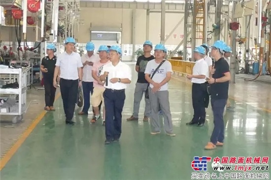 爽爽的天 暖暖的情 福建漳州地区客户走进华菱星马考察产品