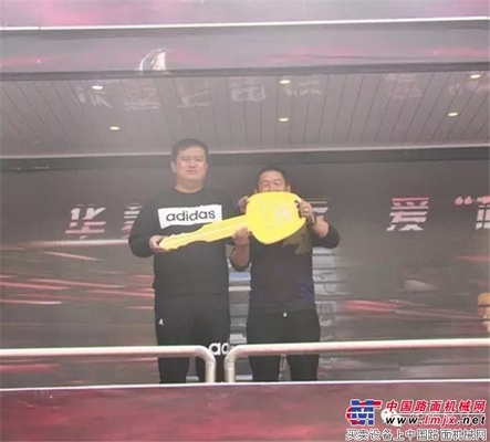 秋意浓  收获丰  华菱星马大篷车互动路演榆次站现款订车9辆