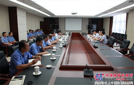 陕建机械公司召开干部大会