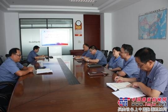 常林股份公司党委中心组开展“两学一做”第二专题学习