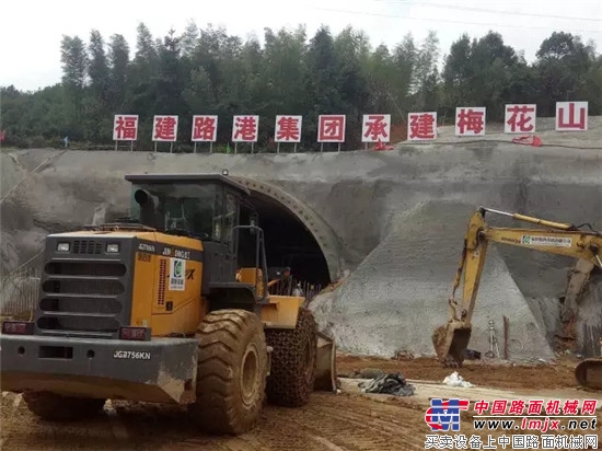 晉工JGM756KN側卸裝載機梅花山隧道工程紀實
