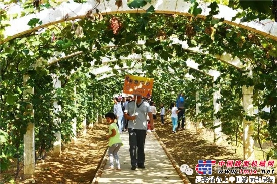 海阳玛酷机器人培训学校、爱舞空间培训学校一行师生参观游览方圆集团