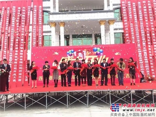 华菱重卡华东最大4S店——“大喜”双喜临门  开业现场揽单16台