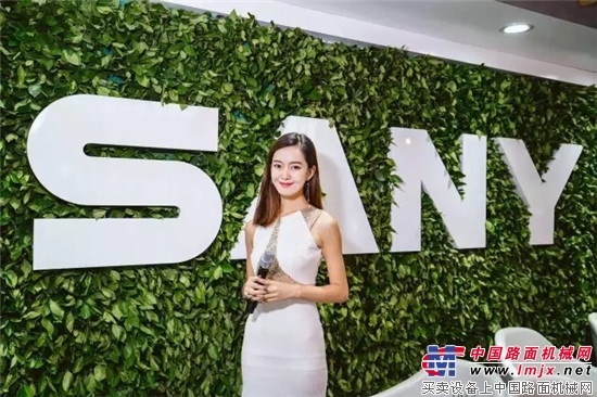 美女主持带你逛三一展台