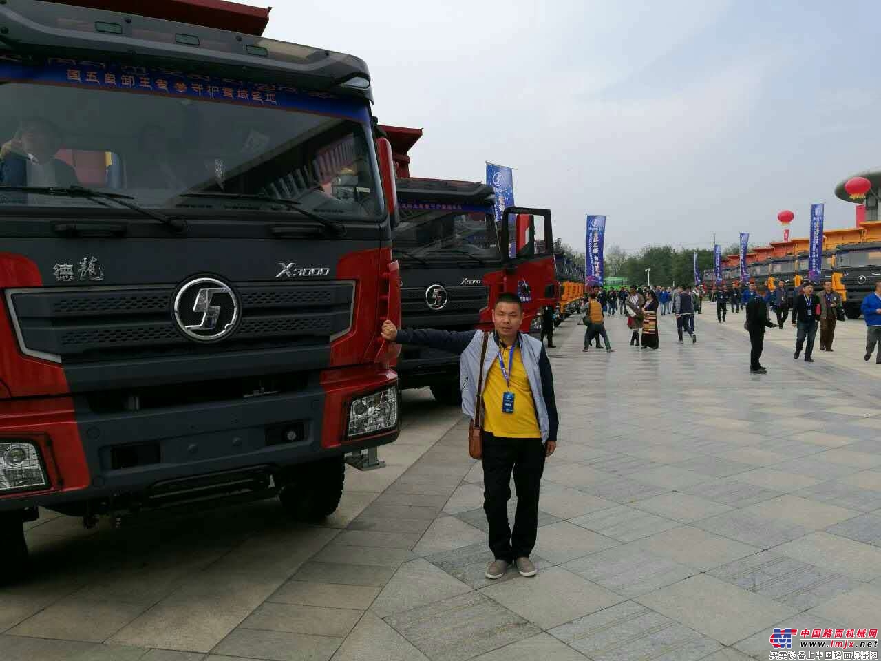 开拖拉机到上海创业  做绿化养护他成为陕汽追星族