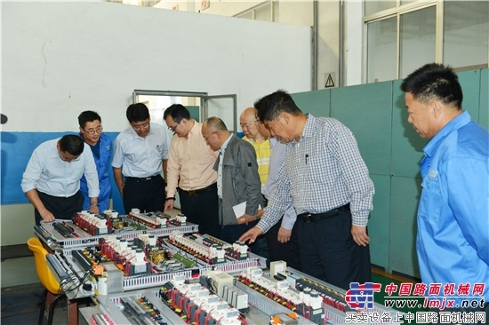 机科发展科技股份有限公司一行来宾参观考察方圆集团