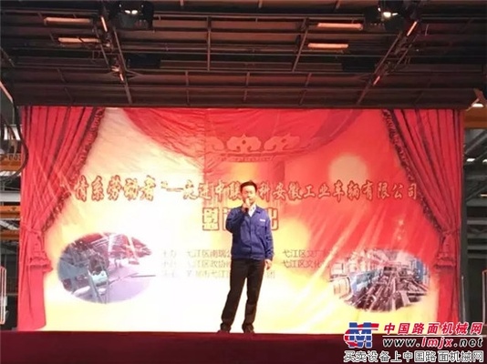 走进中联重科安徽工业车辆公司慰问演出