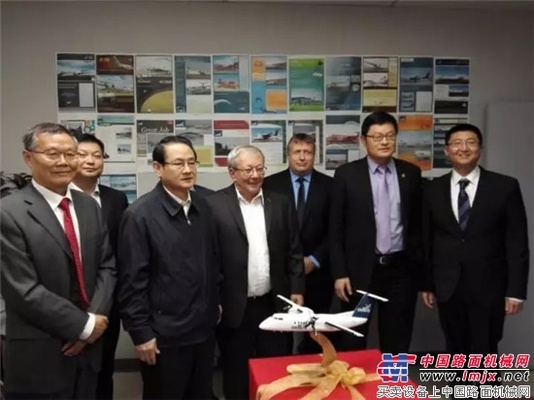 长沙代表团见证山河智能与加拿大Avmax签约