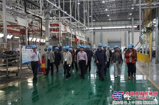 中国建设职工政研会市容行业分会代表走进华菱星马参观考察