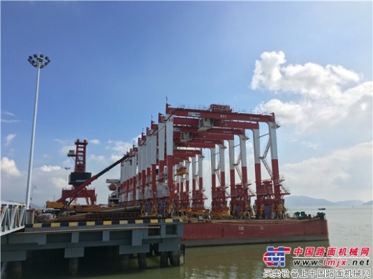 三一海工订单火爆 6台集装箱门式起重机发运广州南沙港