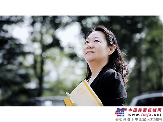 卡特彼勒张金玲：铿锵玫瑰的“钢铁”生涯
