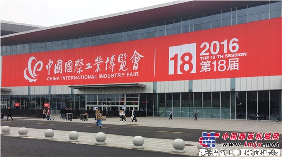 陕汽重卡强势出击第18届中国国际工业博览会